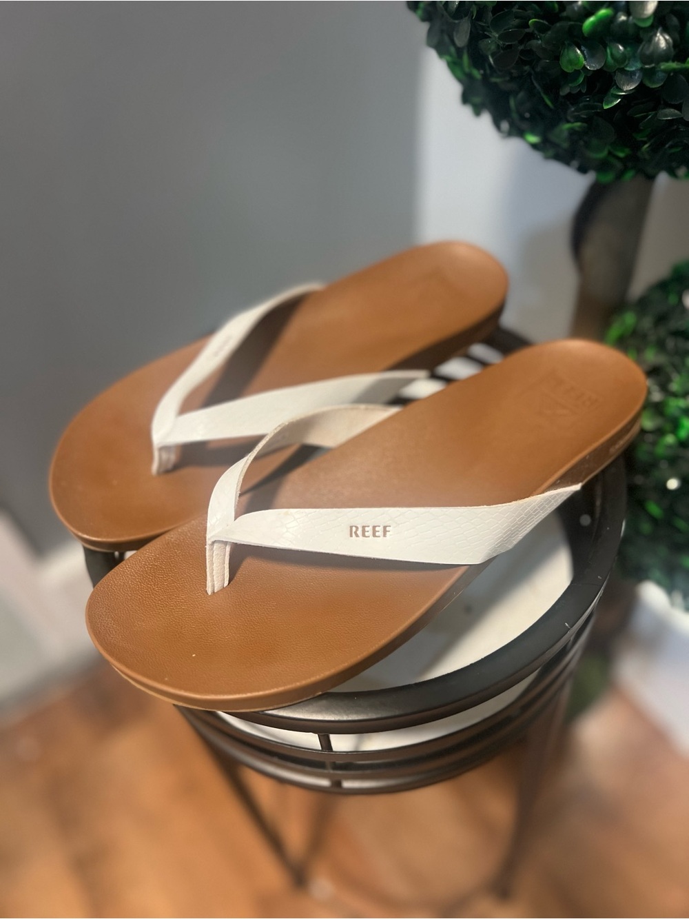 Reef Cushion Court Women's Brown/White Flip Flop Sandals Slip On Size 8 EU 38.5